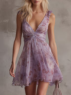 Vestido mini morado de chifón con estilo floral retro