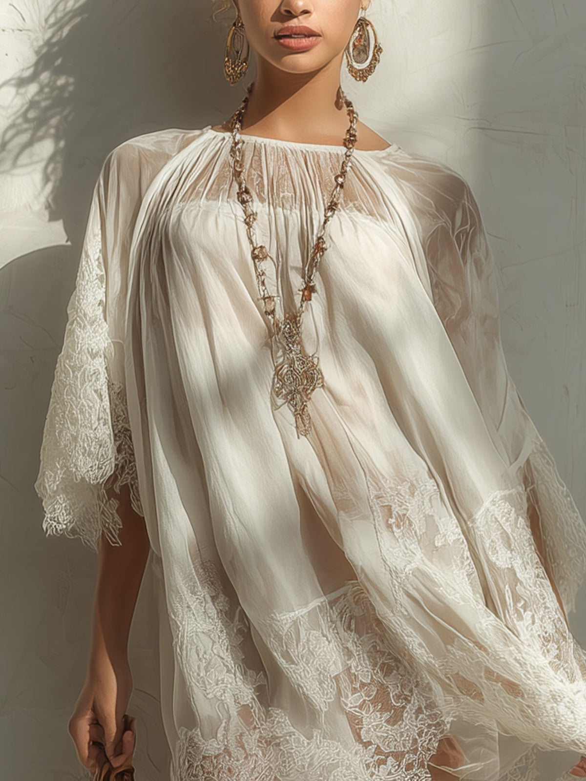 Vestido mini blanco de chifón con encaje