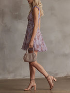 Vestido mini morado de chifón con estilo floral retro