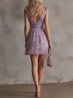 Vestido mini morado de chifón con estilo floral retro