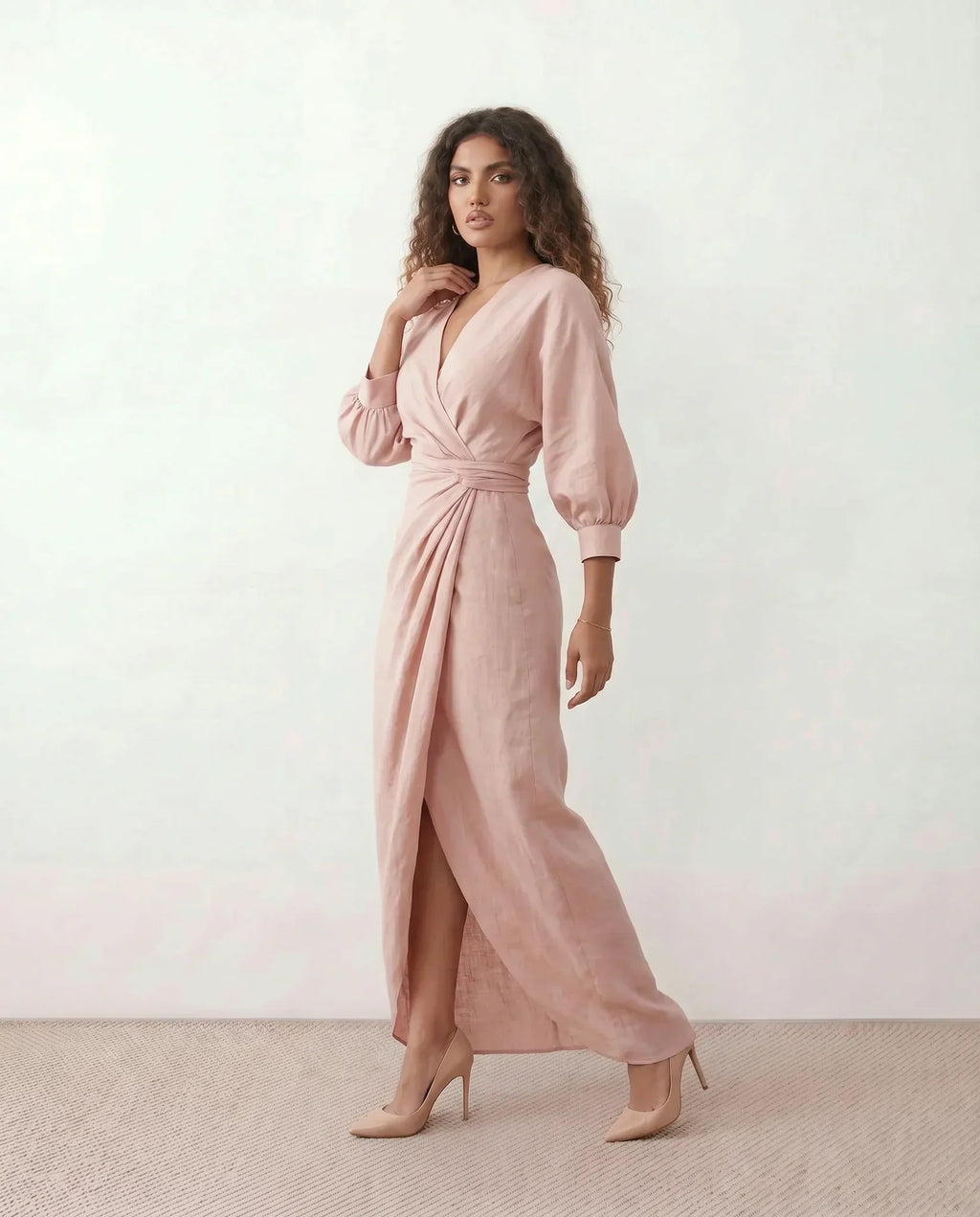 Vestido largo cruzado de invitada de boda con lazo trasero