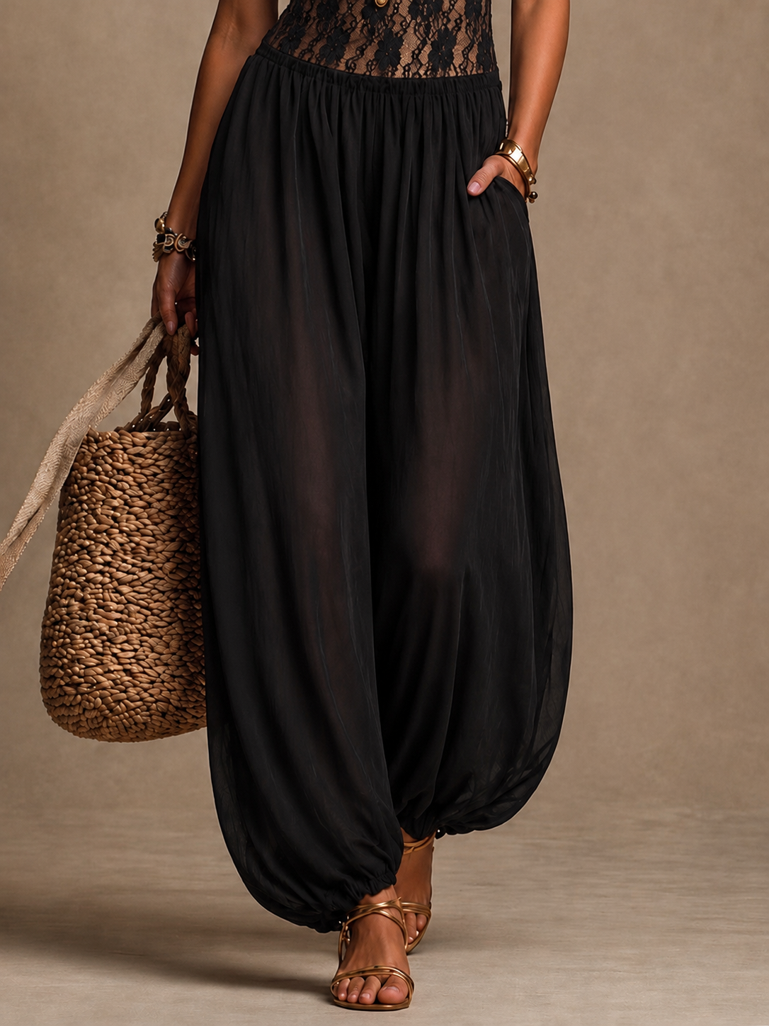 Noir | Mono Halter con Encaje Fluido