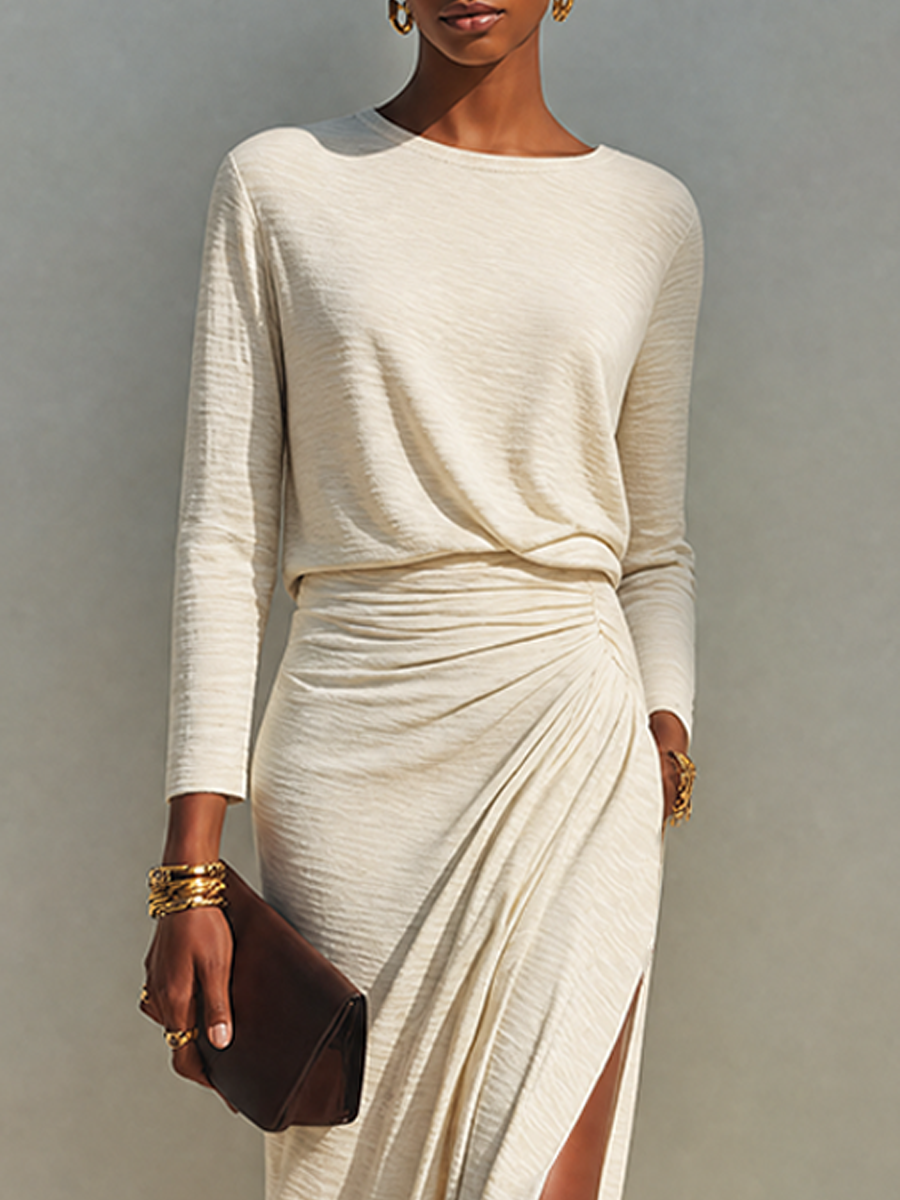 Lavinia | Vestido largo beige con escote redondo, drapeado en la cintura y abertura