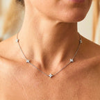 Collar de Flor con Circonita Incrustada