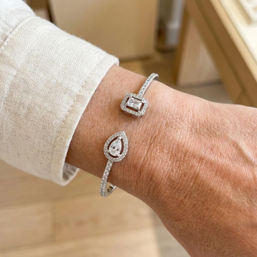 Brazalete Abierto de Oro con Dos Piedras
