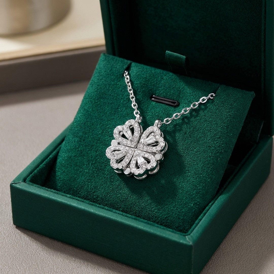 Collar de Trébol Dorado con Colgante de Corazón de Circonita