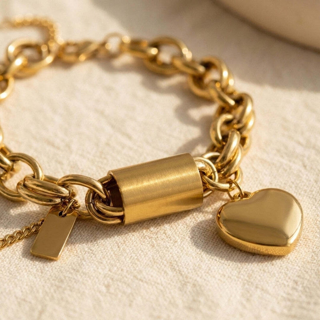 Pulsera de Eslabones con Corazón Dorado
