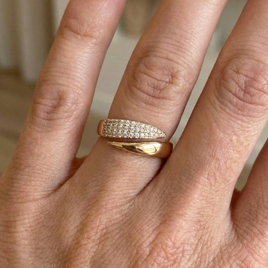 Anillo Envolvente Cruzado Estilizado