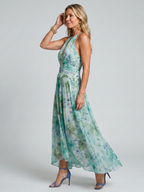 Portia | Vestido Midi Halter Plisado con Estampado Floral Suave
