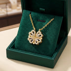 Collar de Trébol Dorado con Colgante de Corazón de Circonita