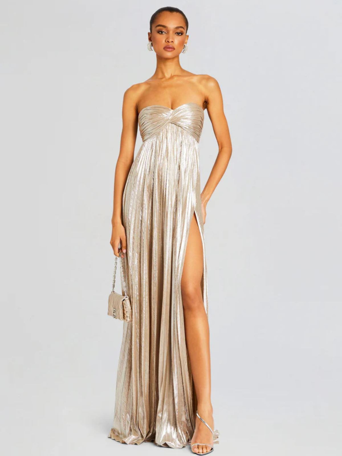 Elegante vestido largo palabra de honor de invitada de boda plisado con abertura alta | Maxi