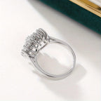 Anillo statement de racimo de cristales halo