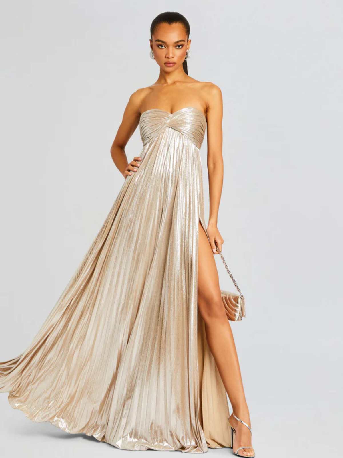 Elegante vestido largo palabra de honor de invitada de boda plisado con abertura alta | Maxi