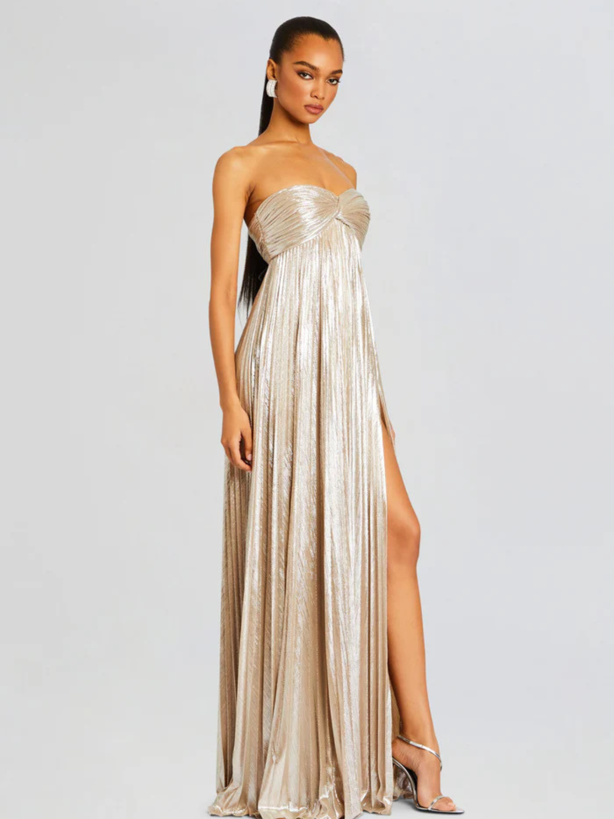 Elegante vestido largo palabra de honor de invitada de boda plisado con abertura alta | Maxi