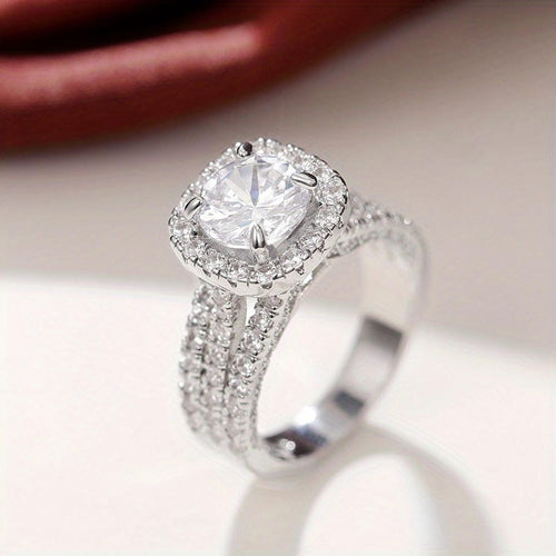 Anillo Statement con Halo de Pavé y Talla Cojín