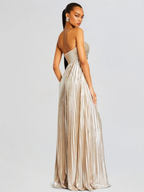 Elegante vestido largo palabra de honor de invitada de boda plisado con abertura alta | Maxi