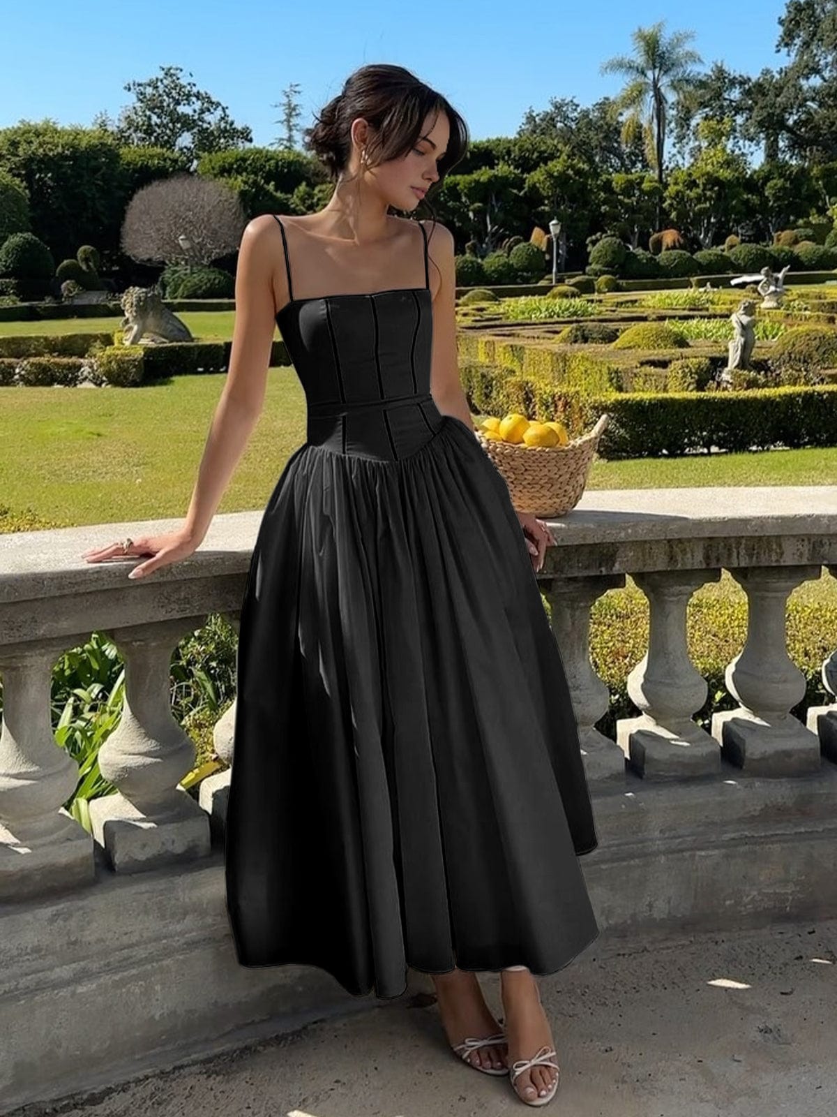 Elegante vestido de invitada de boda con corsé y escote favorecedor de fiesta | Midi