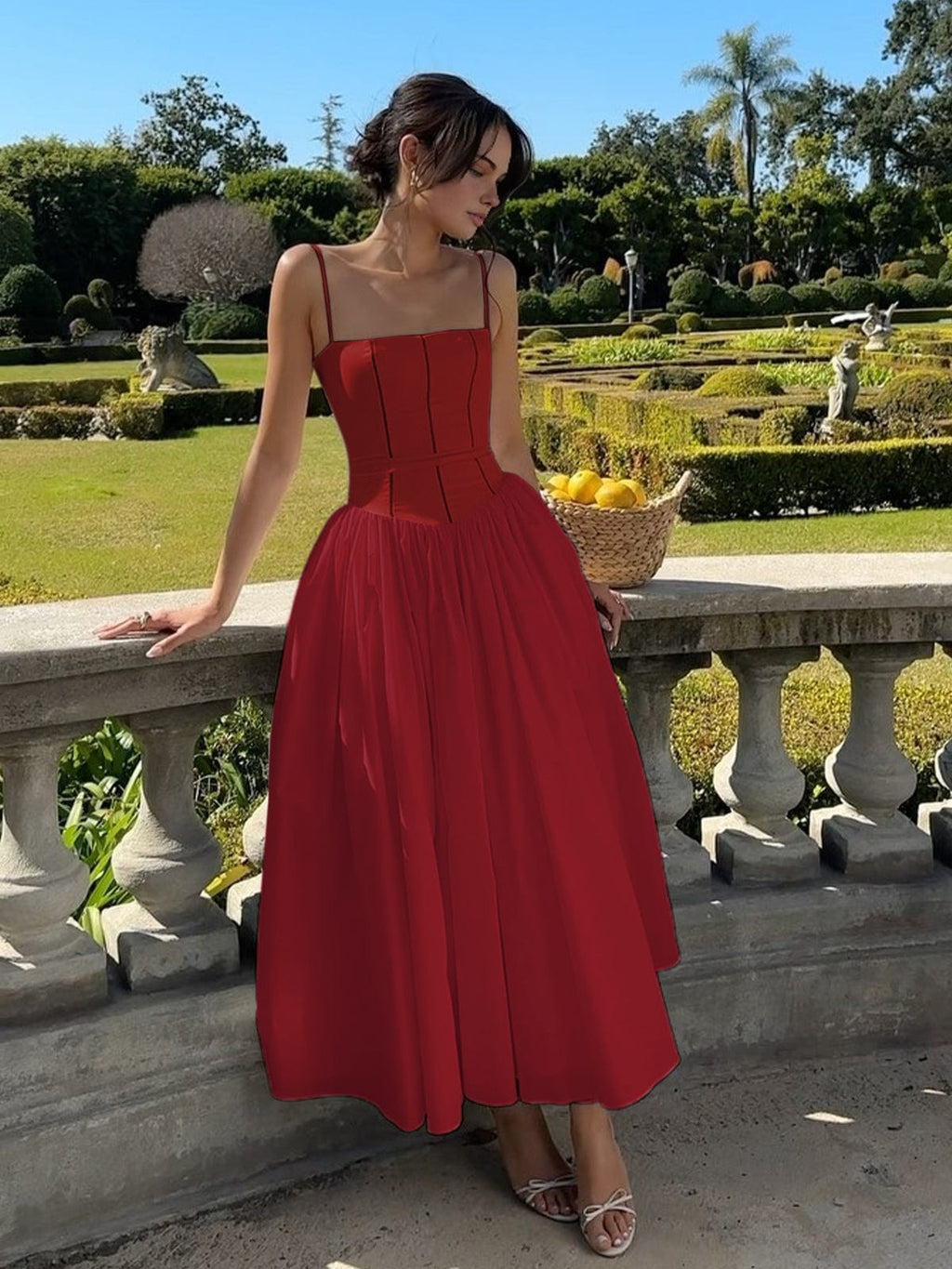 Elegante vestido de invitada de boda con corsé y escote favorecedor de fiesta | Midi