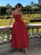 Elegante vestido de invitada de boda con corsé y escote favorecedor de fiesta | Midi