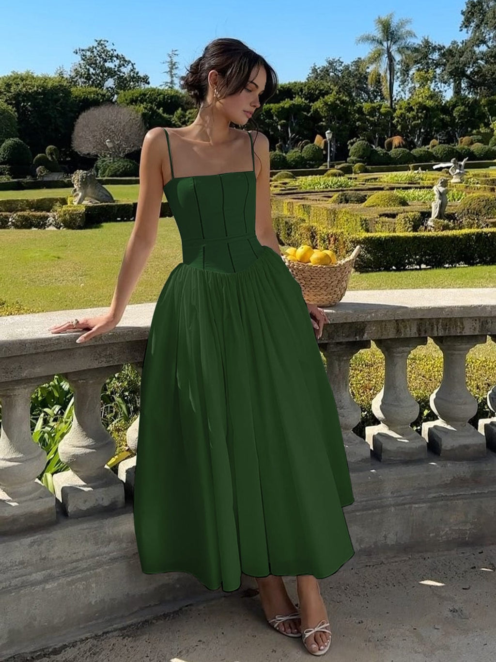 Elegante vestido de invitada de boda con corsé y escote favorecedor de fiesta | Midi