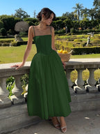 Elegante vestido de invitada de boda con corsé y escote favorecedor de fiesta | Midi