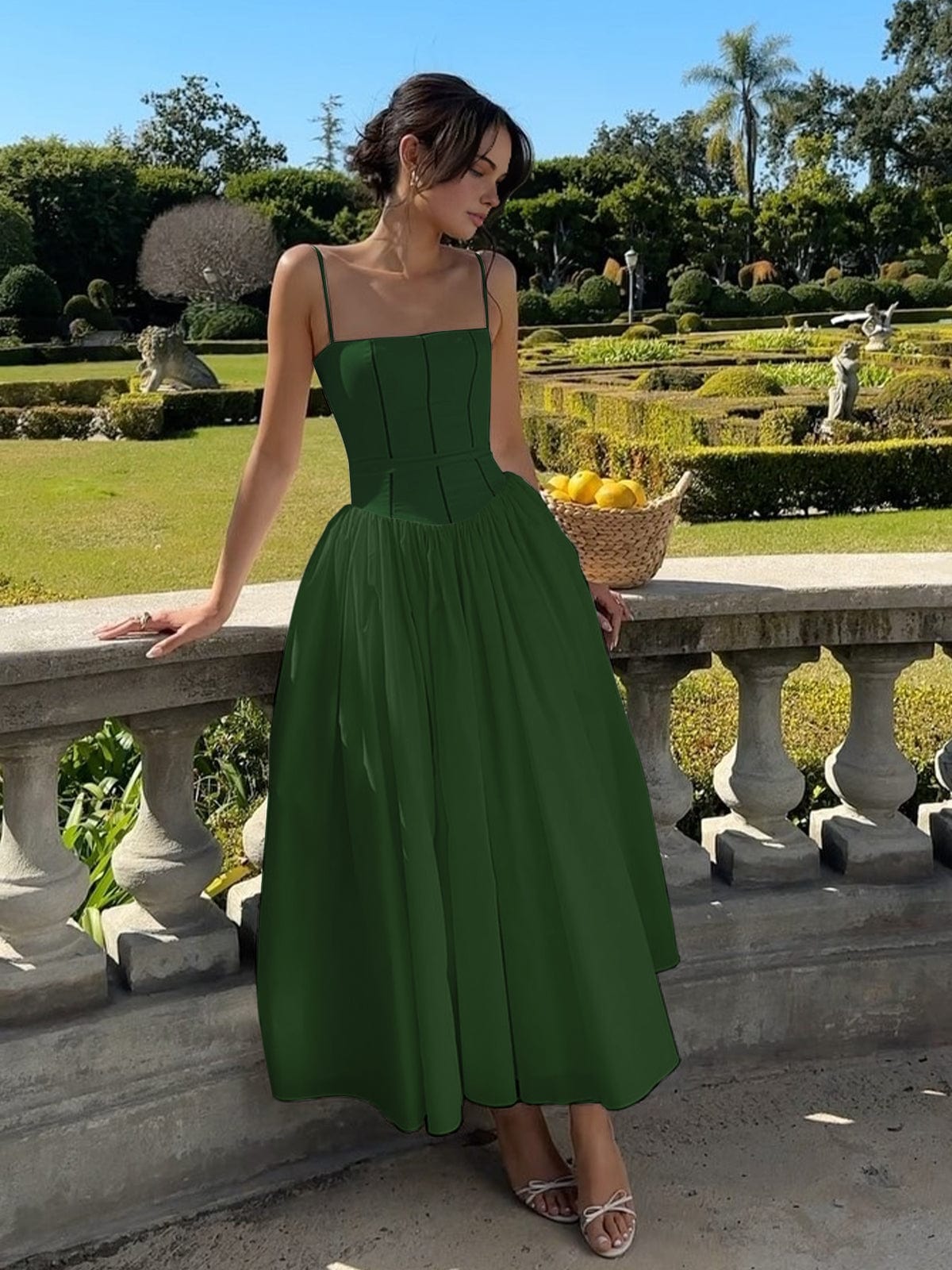 Elegante vestido de invitada de boda con corsé y escote favorecedor de fiesta | Midi