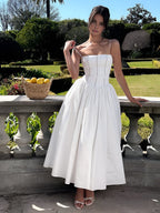 Elegante vestido de invitada de boda con corsé y escote favorecedor de fiesta | Midi