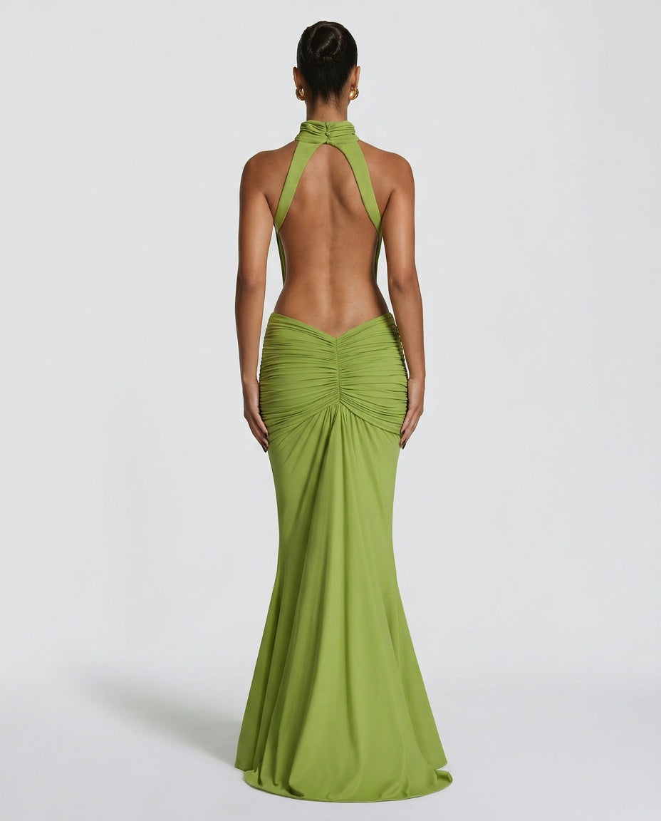 Vestido largo de invitada de boda con cuello halter