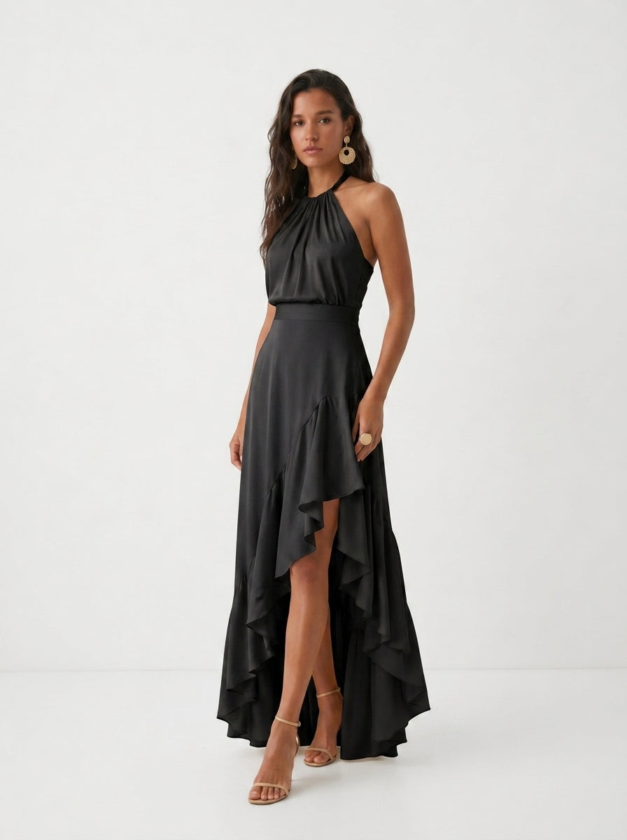 Elegante vestido de invitada de boda con negro cuello halter y bajo asimétrico de volantes