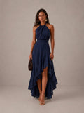 Elegante vestido de invitada de boda azul con cuello halter y bajo asimétrico de volantes