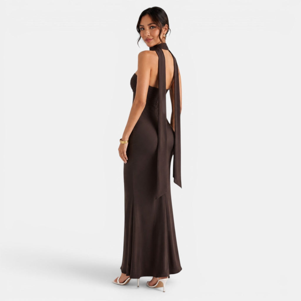 Elegante vestido largo de fiesta de invitada de boda con detalles de encaje y brillo sutil | Maxi