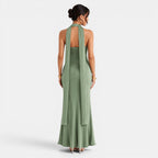 Elegante vestido largo de fiesta de invitada de boda con detalles de encaje y brillo sutil | Maxi