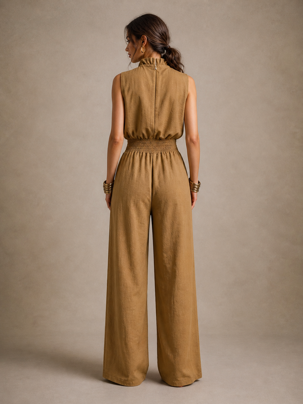 Zenaide | Mono color camel con cuello alto anudado y perneras anchas