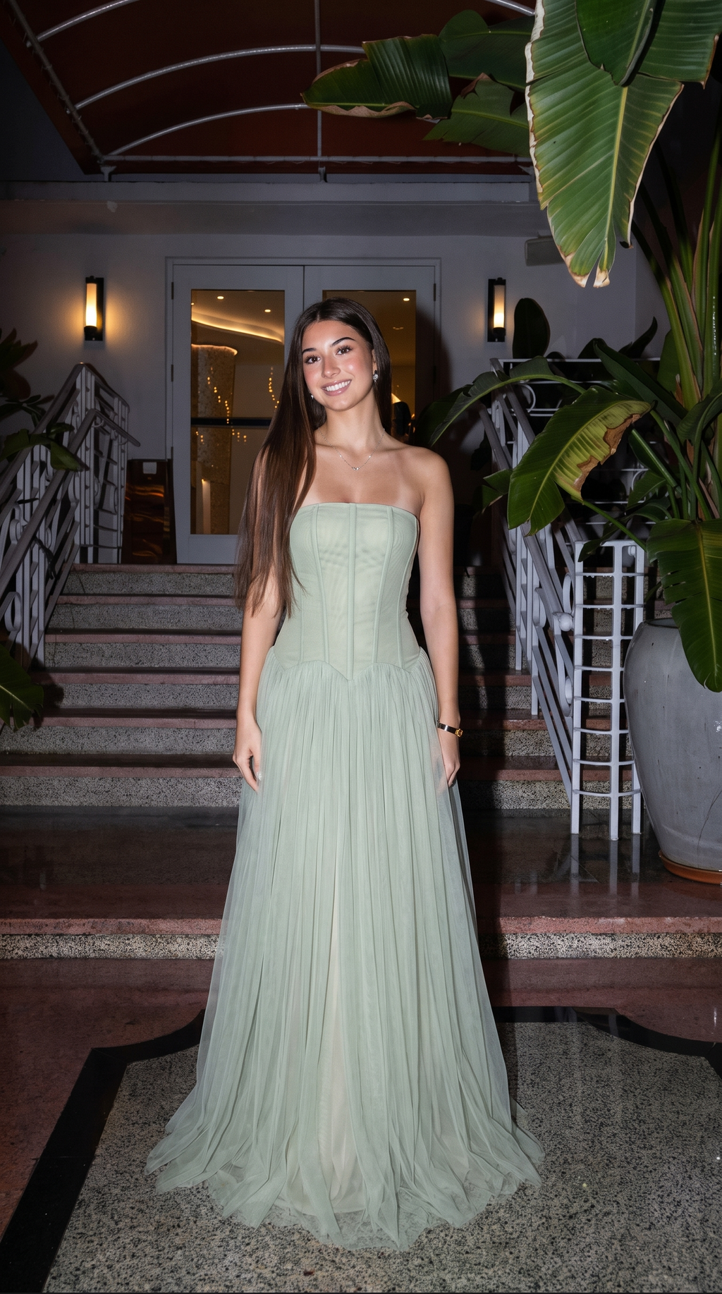 Vestido largo de tul de invitada de boda con corsé para mujer