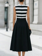 Vestido midi elegante de corte A, sin mangas, a rayas, con bolsillos