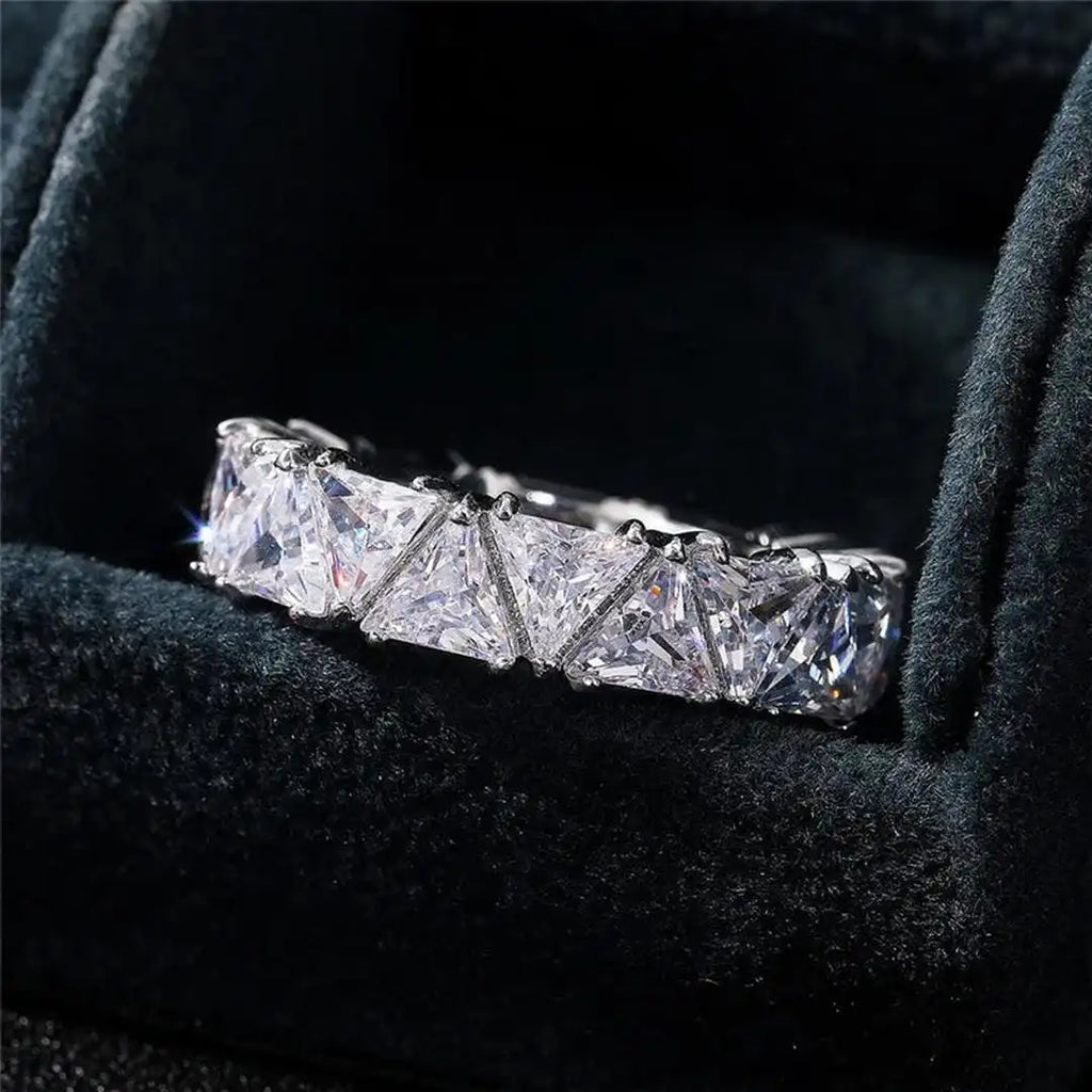 Anillo Vintage con Piedra Triangular