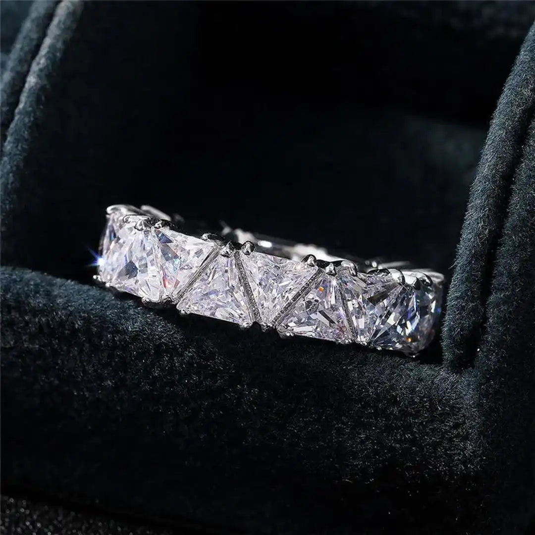 Anillo Vintage con Piedra Triangular