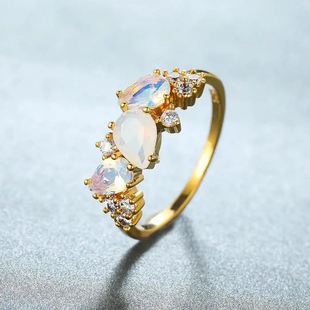 Anillo Vintage de Piedra Luna Dorado