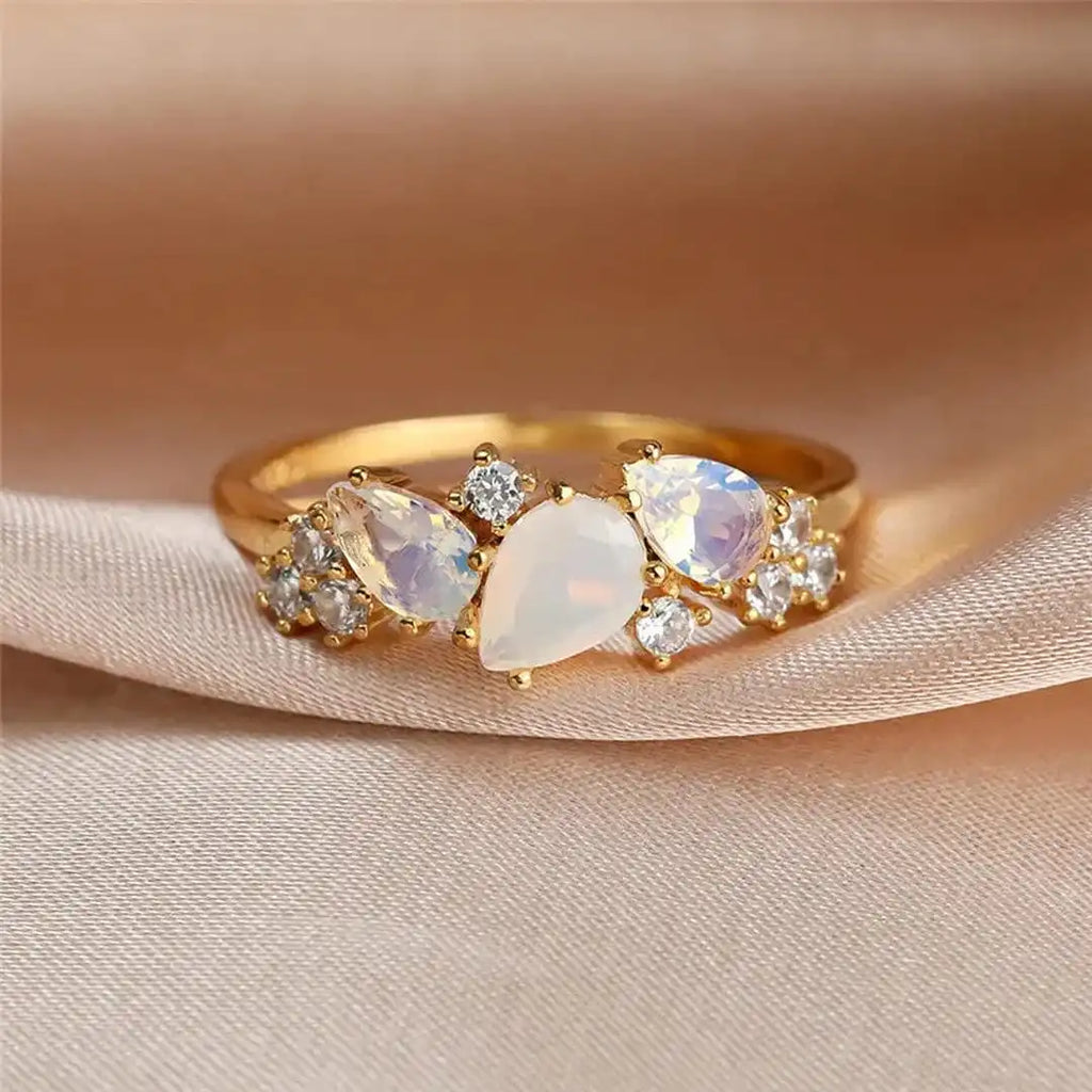 Anillo Vintage de Piedra Luna Dorado