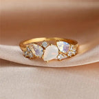 Anillo Vintage de Piedra Luna Dorado