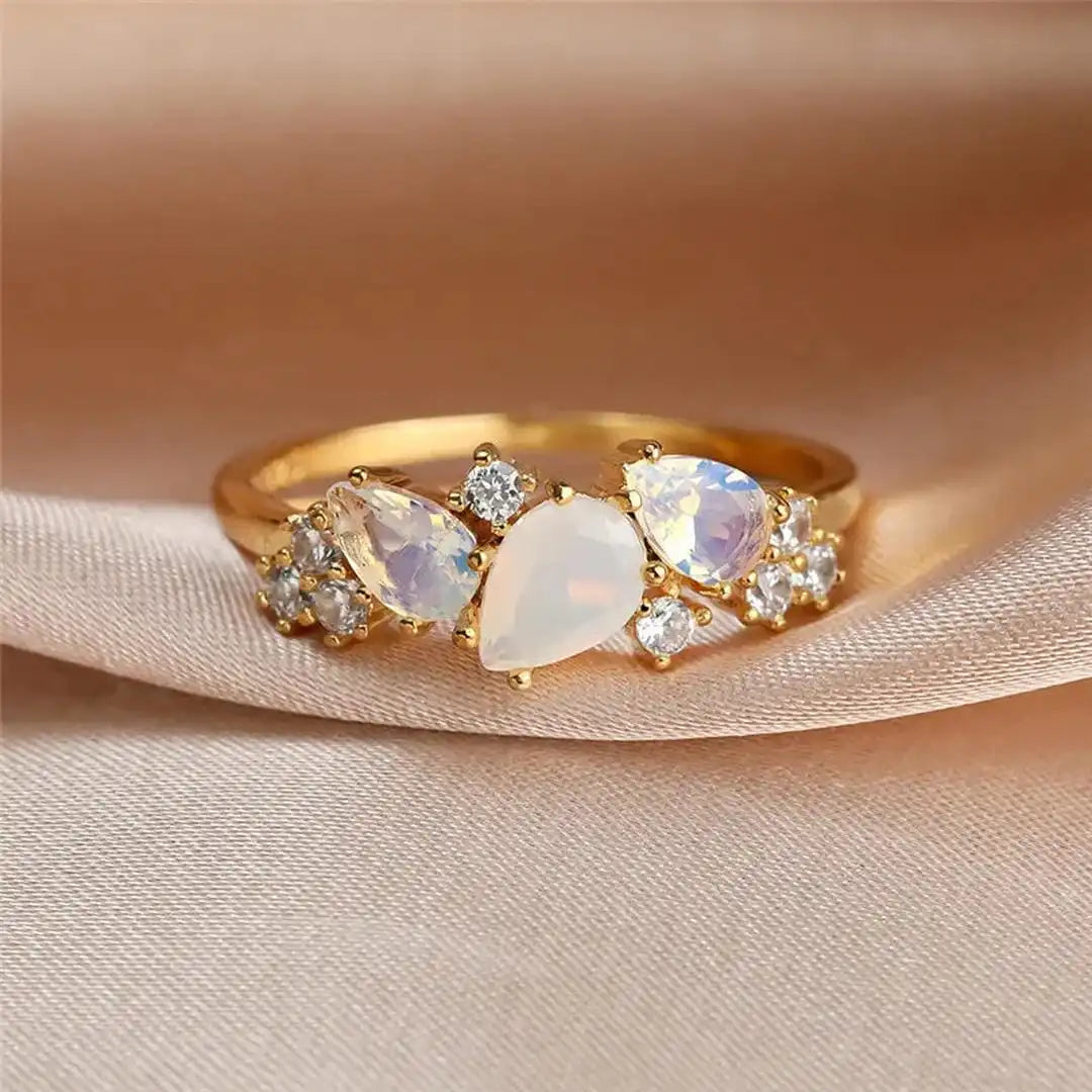Anillo Vintage de Piedra Luna Dorado