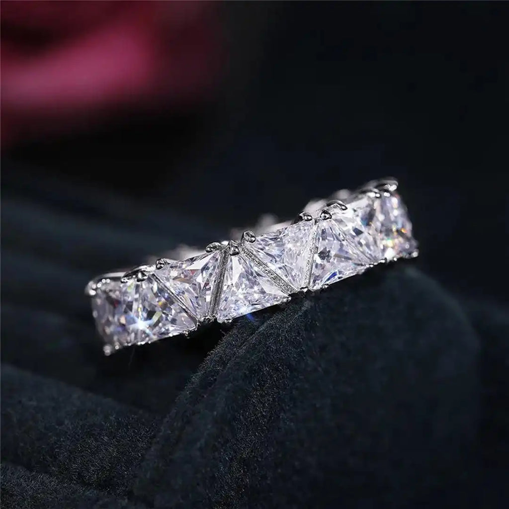 Anillo Vintage con Piedra Triangular