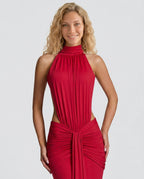 Vestido largo de invitada de boda con cuello halter