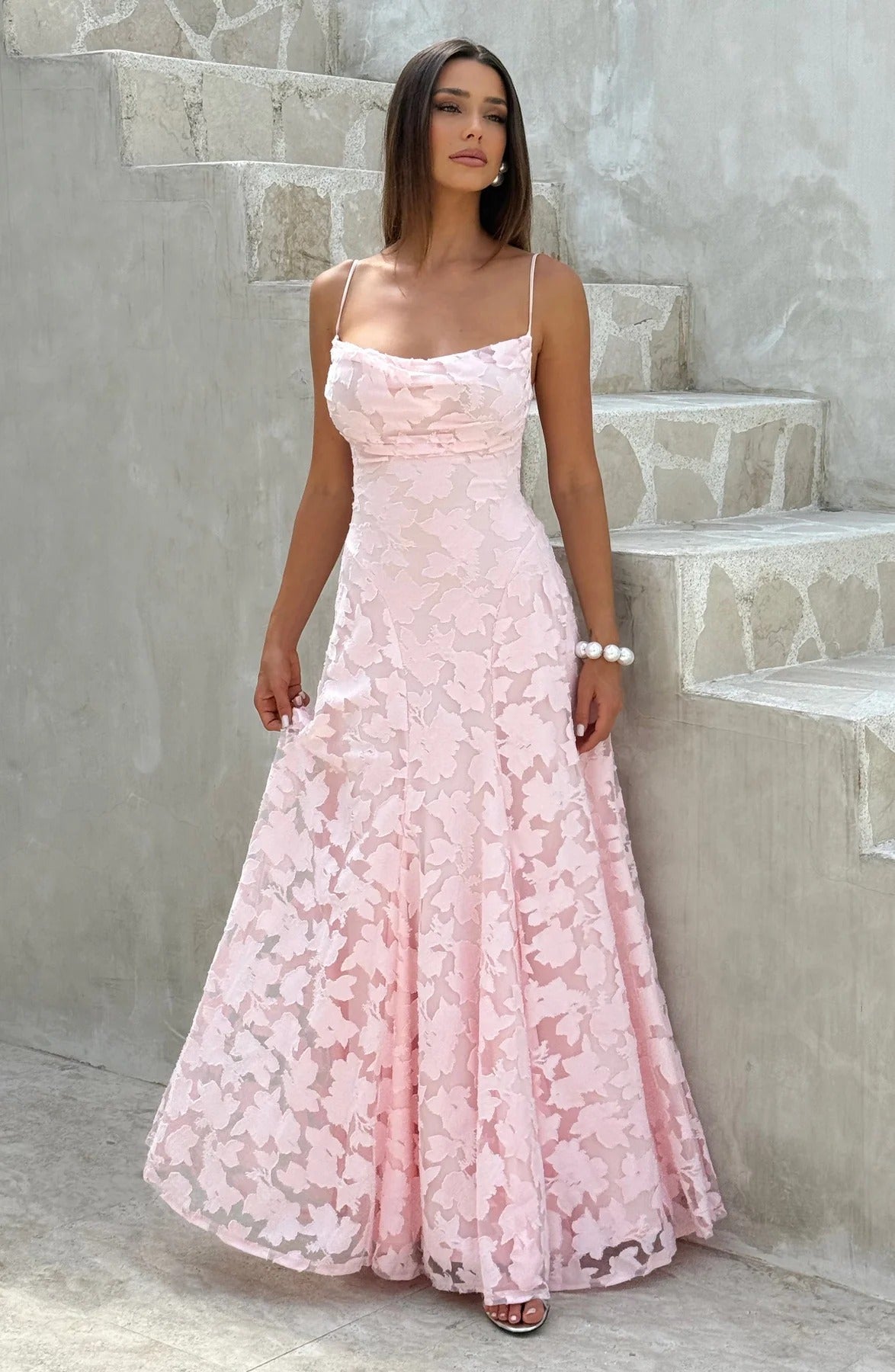 Vestido largo de invitada de boda con tirantes finos para mujer