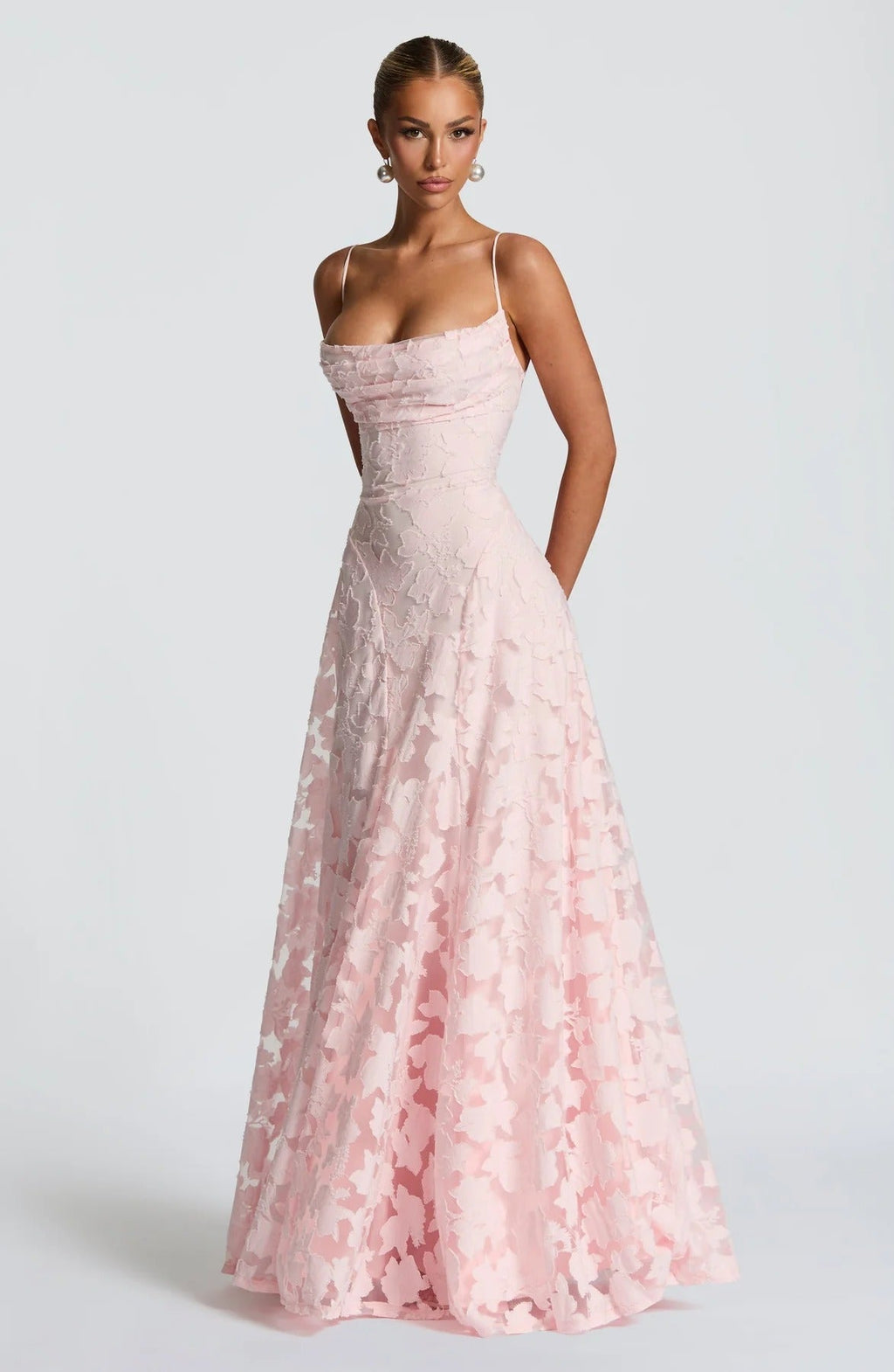 Vestido largo de invitada de boda con tirantes finos para mujer