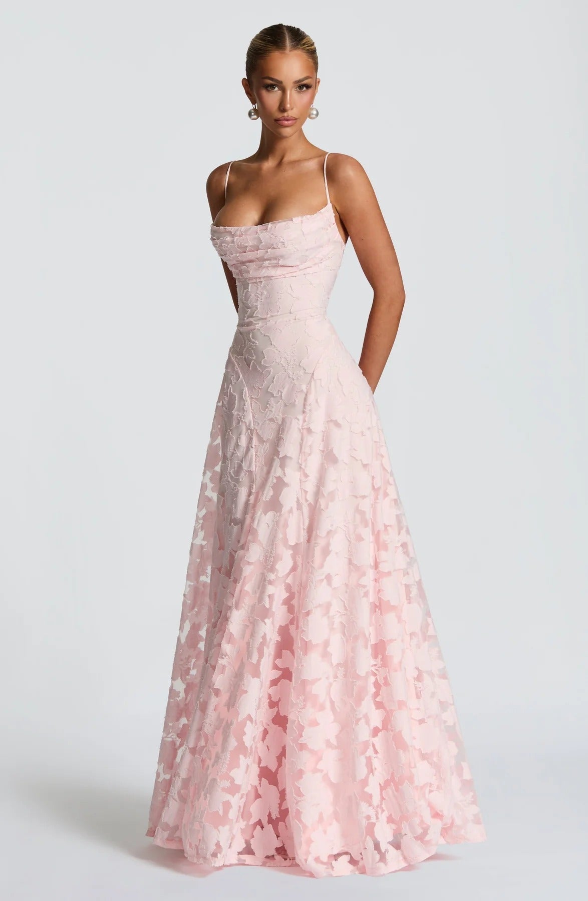 Vestido largo de invitada de boda con tirantes finos para mujer