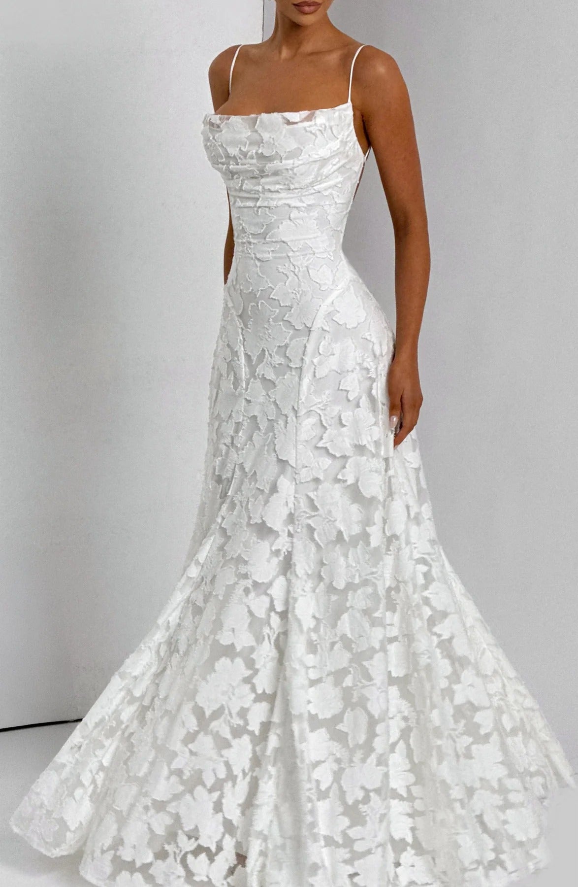 Vestido largo de invitada de boda con tirantes finos para mujer