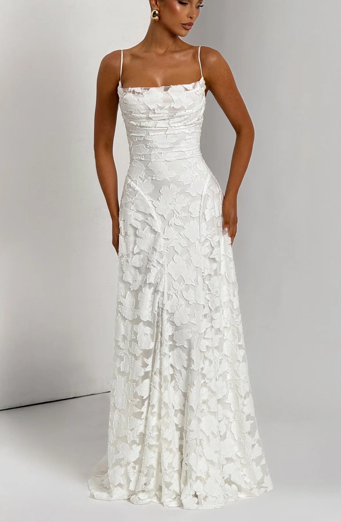 Vestido largo de invitada de boda con tirantes finos para mujer