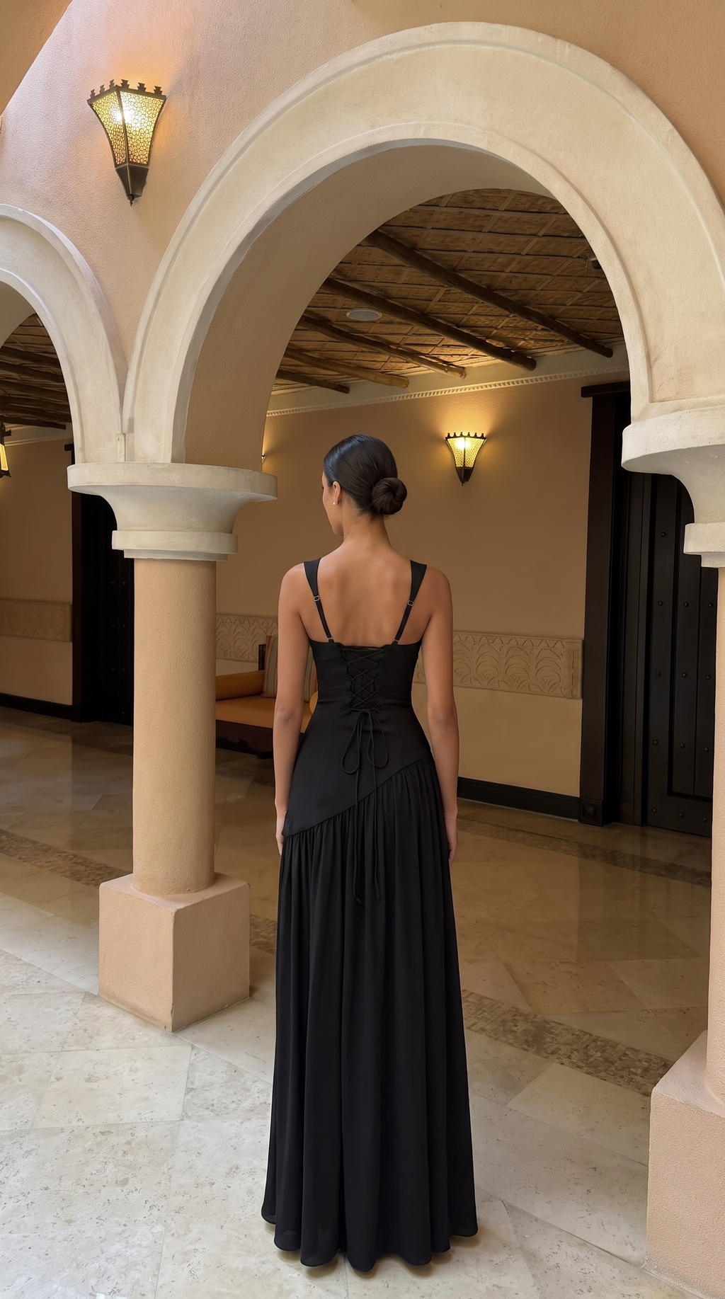 Vestido largo de invitada con escote cuadrado y abertura para mujer