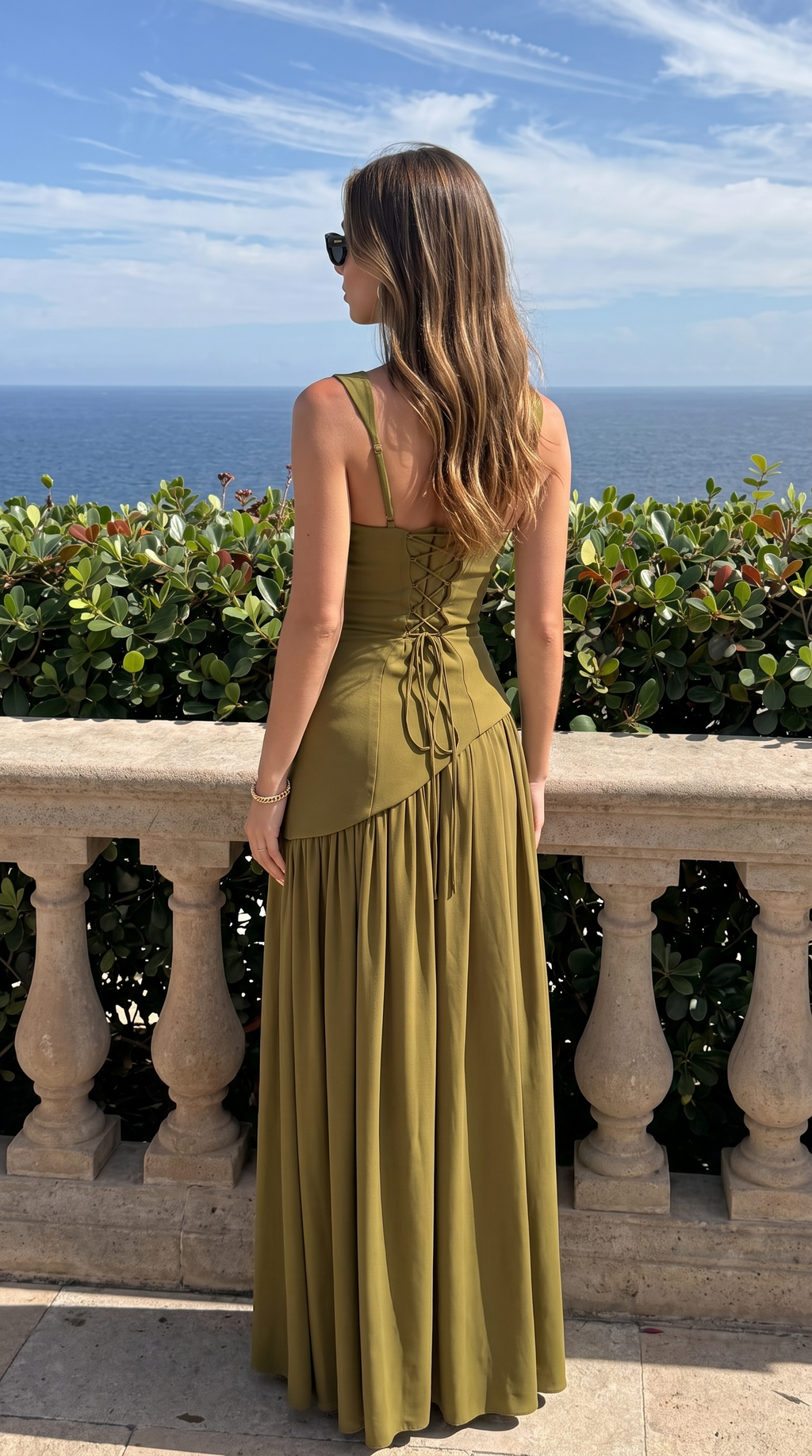 Vestido largo de invitada con escote cuadrado y abertura para mujer